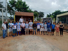 Domingos Sávio entrega alambrado do campo do Jusa Fonseca