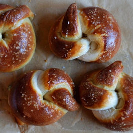 לחמניות פרעצל בירה במילוי תרד וארטישוק