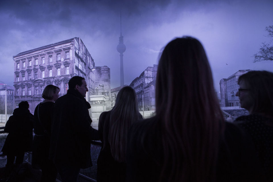 THE WALL in the asisi Panorama Berlin, view of the visitor platform