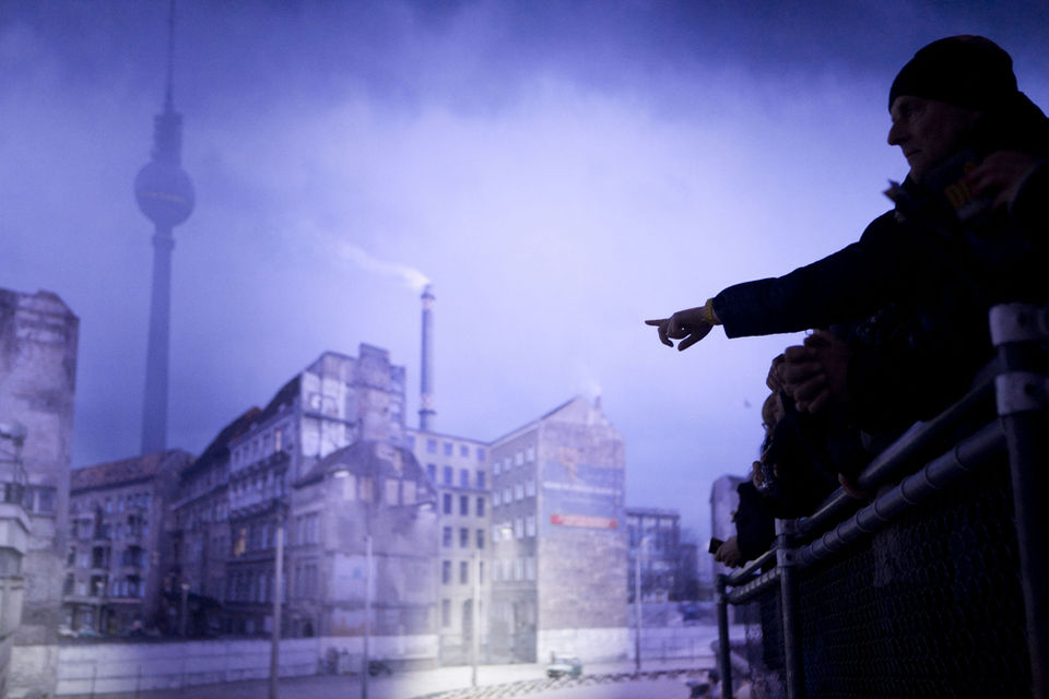 THE WALL in the asisi Panorama Berlin, view into the panoramic interior