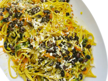 Massa linguine com legumes e feijão preto