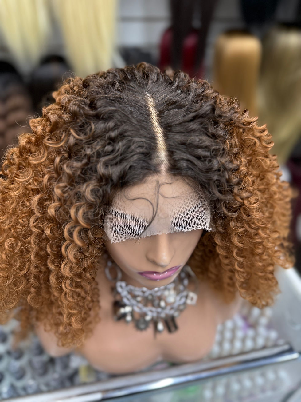 Miniatura: Front lace loira Ombrehair cacheada afro 70cm biofibra