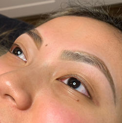 BROW SHAPING & HENNA TINT