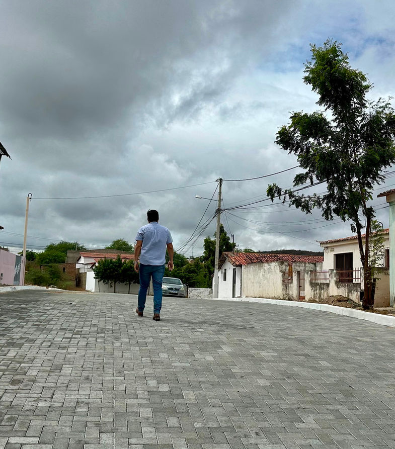 PREFEITURA DE CURRAIS NOVOS ENTREGA PAVIMENTAÇÃO DE MAIS DUAS RUAS NO BAIRRO PAIZINHO MARIA