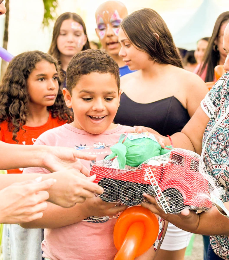 CASA DURVAL PAIVA ARRECADA DOCES PARA CELEBRAR O DIA DAS CRIANÇAS