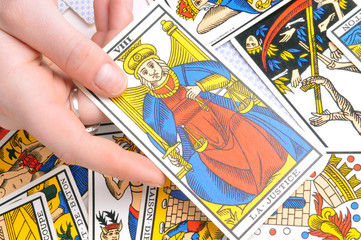 Tirage a une lame du tarot de Marseille, la justice VIII