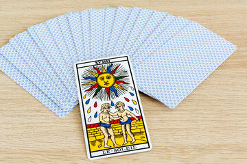 Le Soleil XVIIII arcane majeur du tarot de Marseille