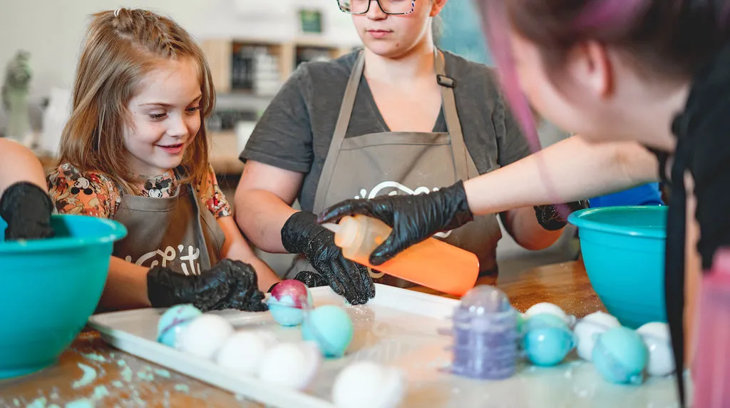 fb-kids-making-bath-bombs.webp