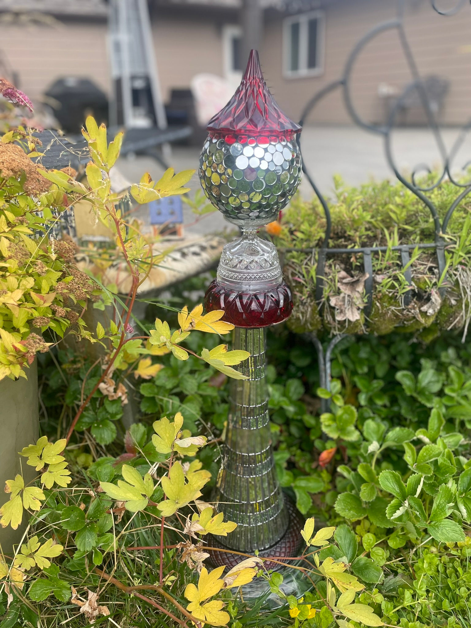 B17 - Red Disco Hersheys Kiss Totem