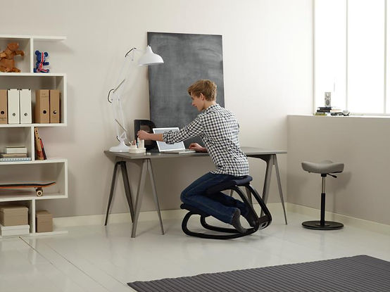 VARIER Kniestuhl Buerostuhl Variable Balans Ambiente 04.png