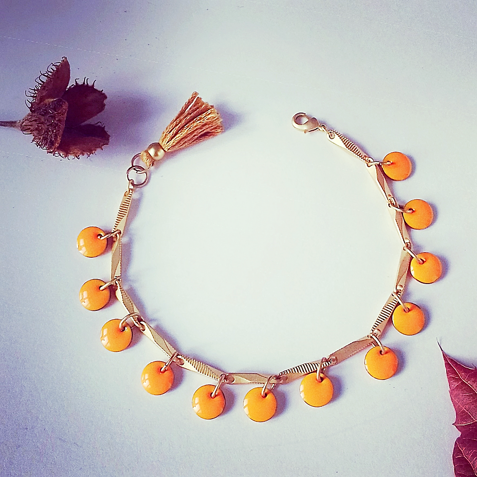 Bracelet breloques orange, en laiton