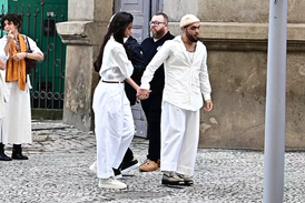 Filho de Preta Gil se despede da cantora; amigos vão de branco para último adeus