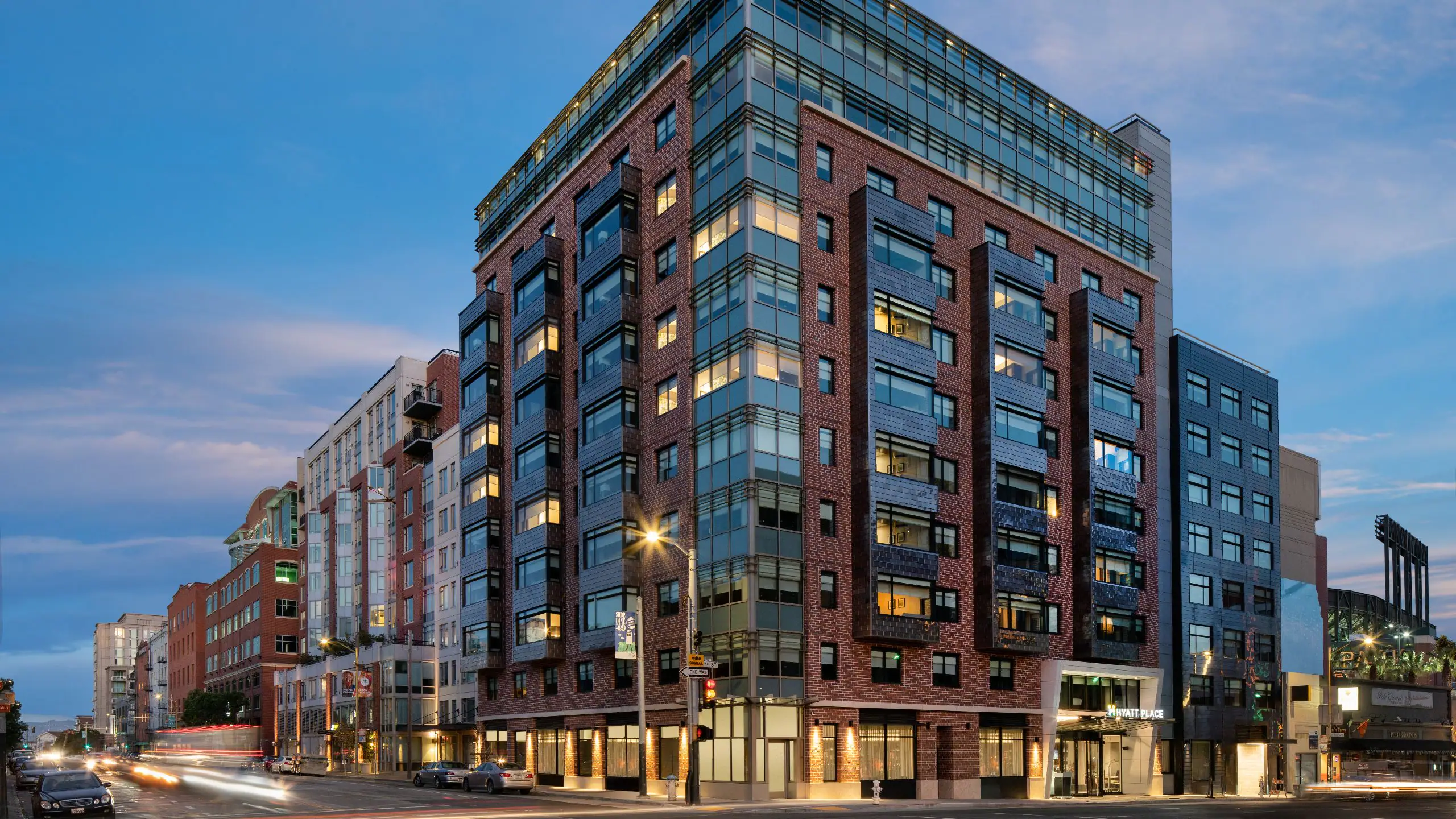 Hyatt-Place-San-Francisco-Downtown-P012-Exterior-Dusk.16x9.webp
