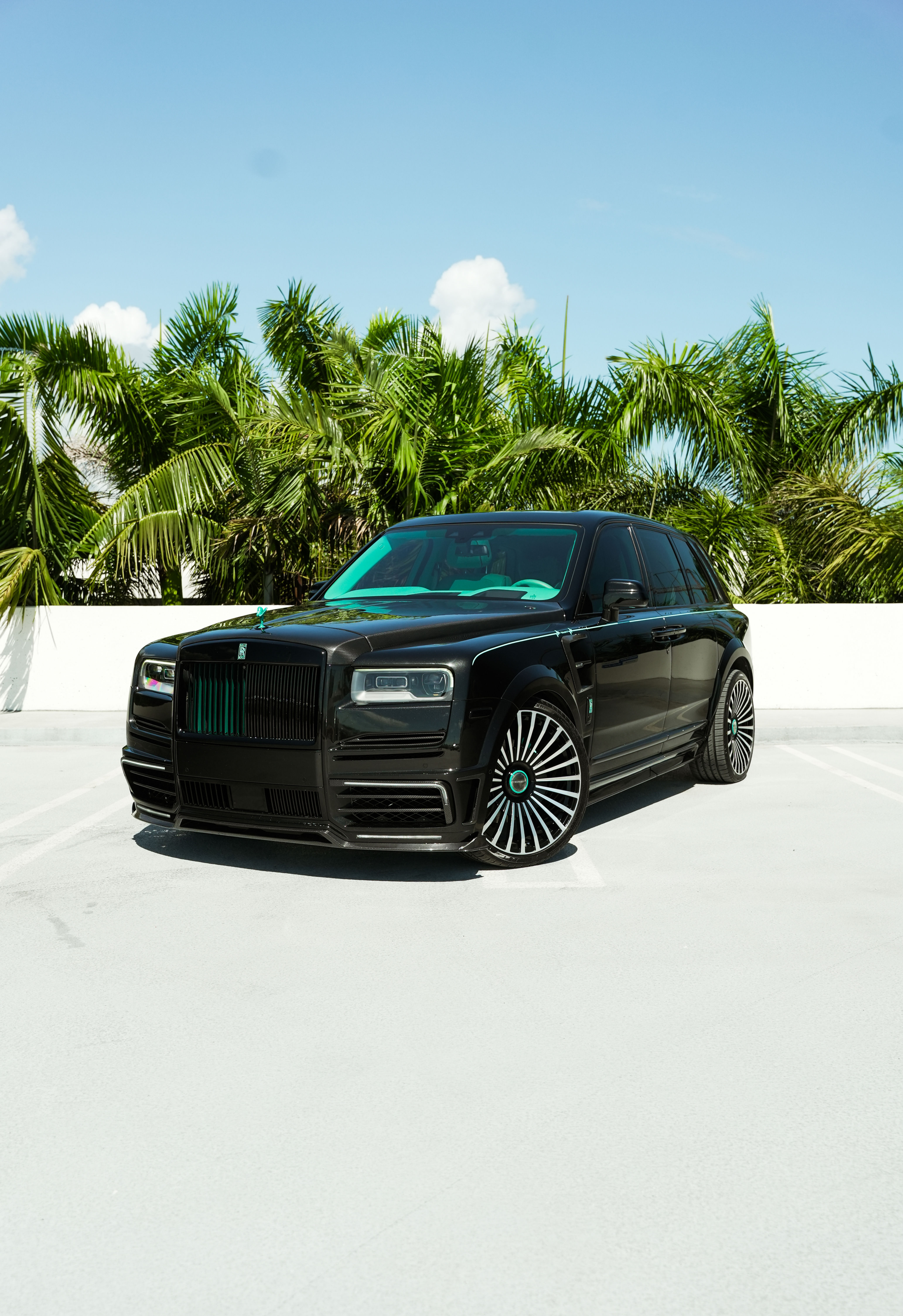 Rolls Royce Cullinan Mansory Black