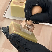 tampon savon, découpe savon solide, savon saponifié à froid