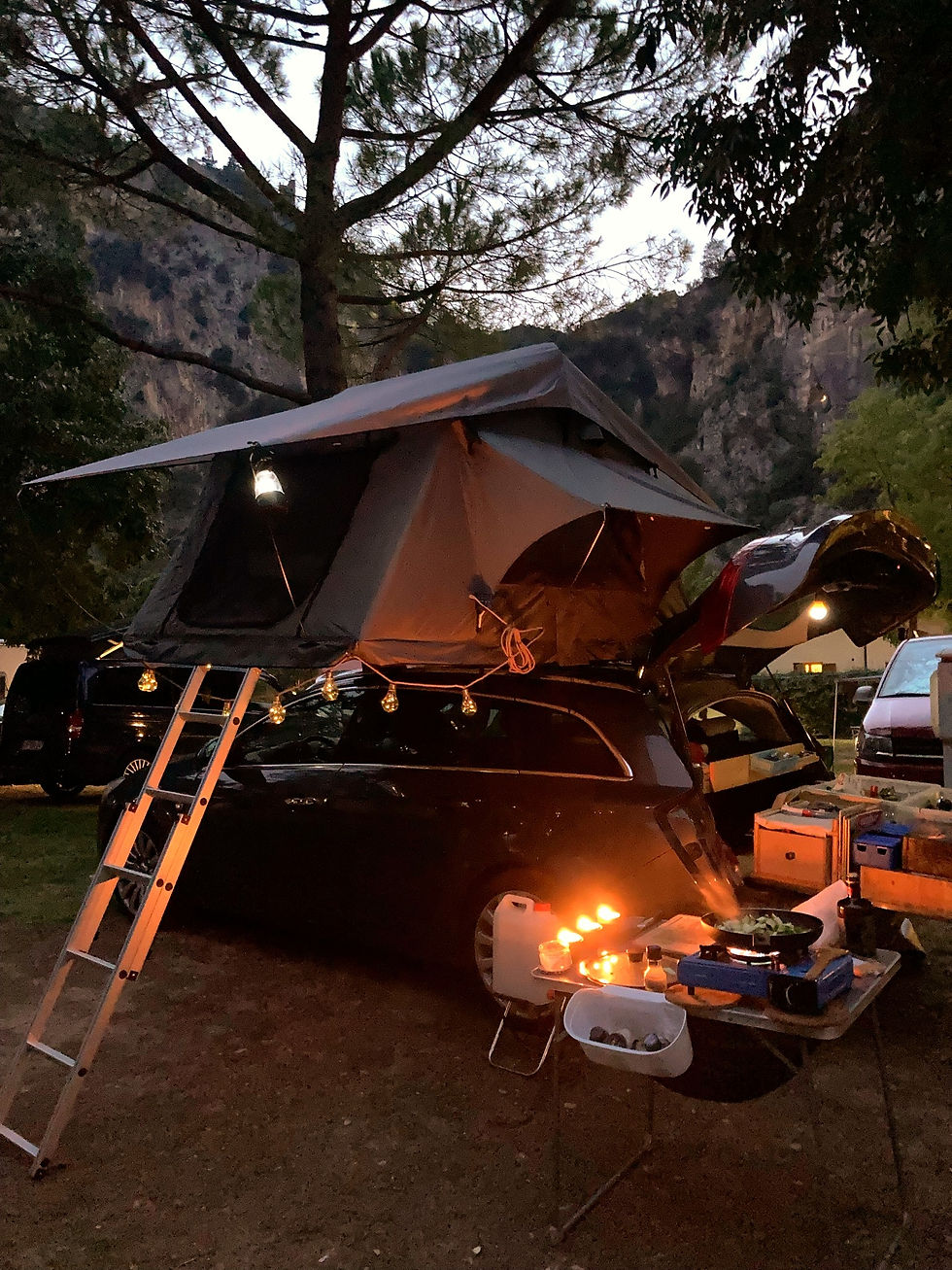 Miniaturbild: Dachzelt kaufen in Südtirol Klappdachzelt Wasteland geöffnet Campingküche