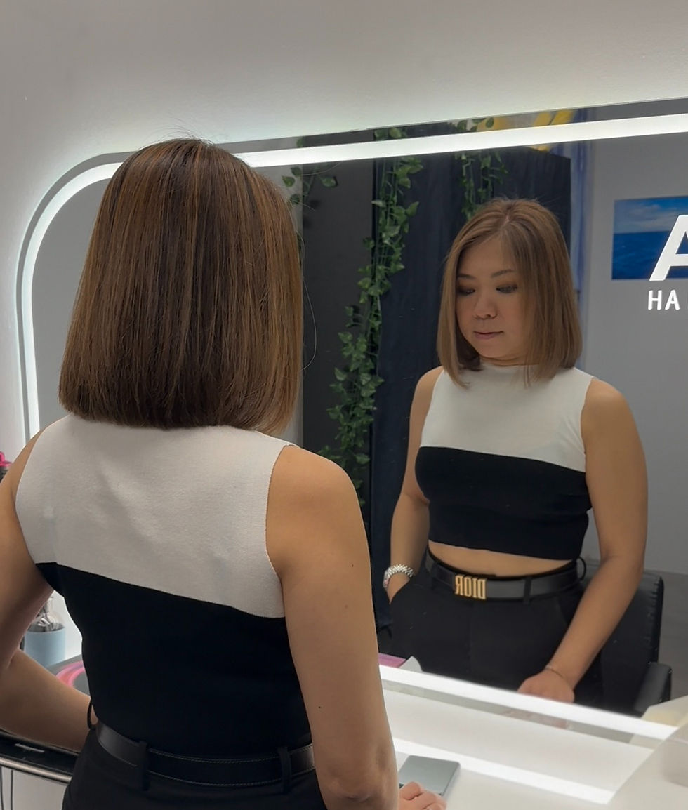 Woman with a sleek bob at a local hair salon pelikat