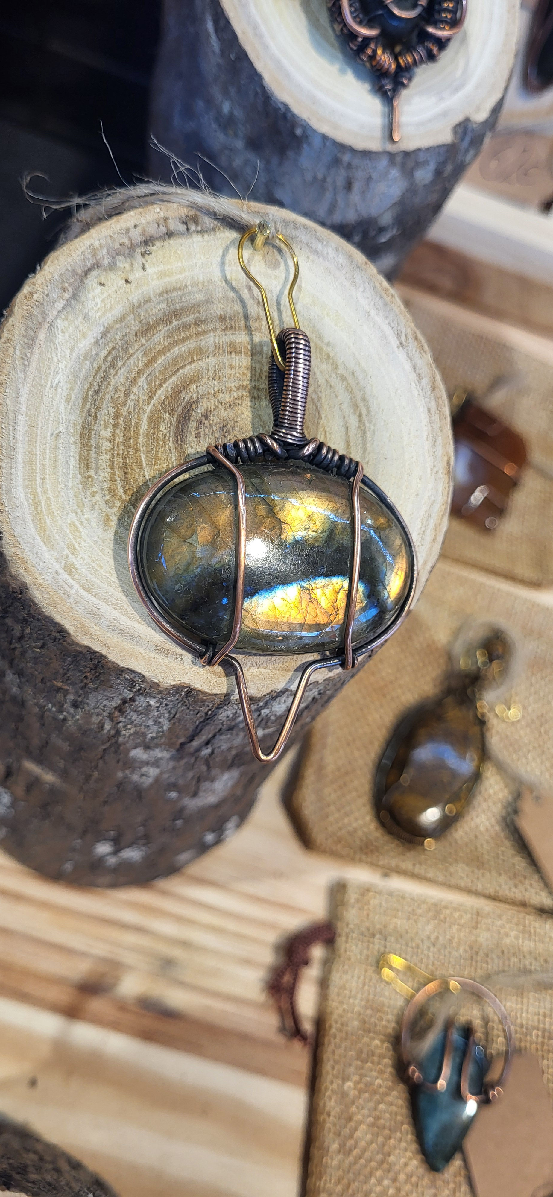 Labradorite orange, cuivre patiné