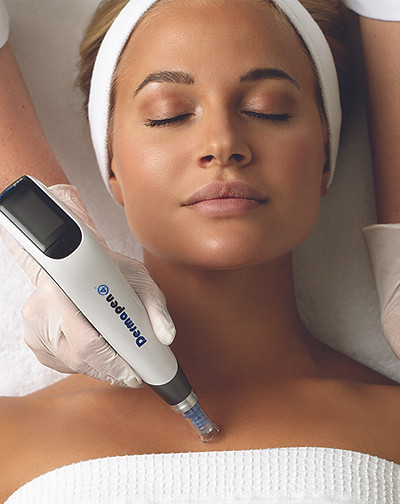 Model Dermapen 4_edited.jpg