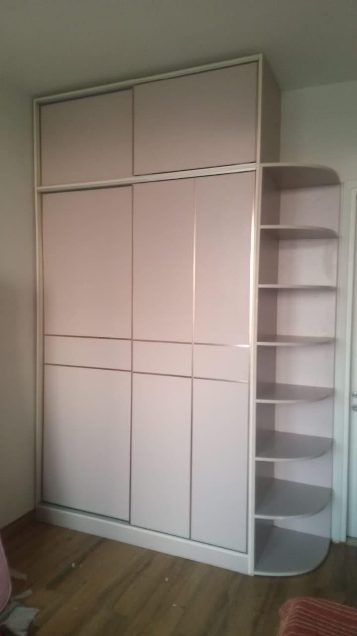 Sliding wardrobe with loft and open shelves