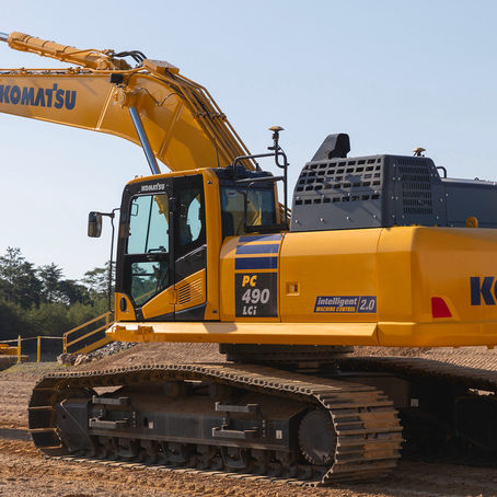 Komatsu PC490-class excavator platform, official Komatsu product photo