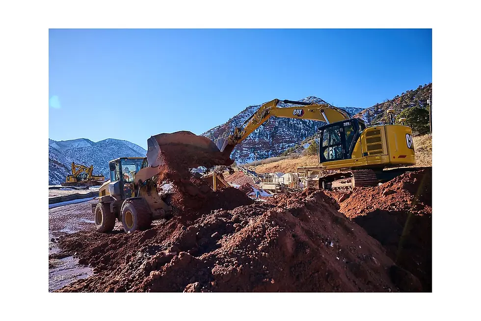 A Caterpillar 325 excavator, representative of the CAT-brand construction equipment built alongside Caterpillar's owned engine business
