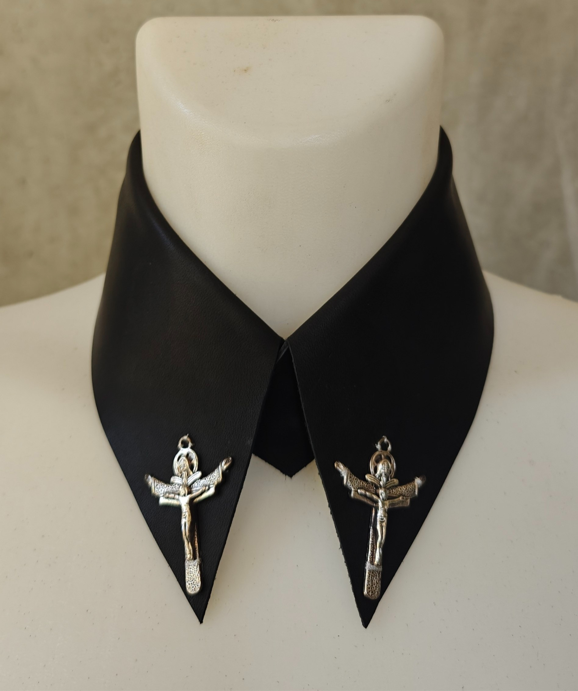 Col en Cuir