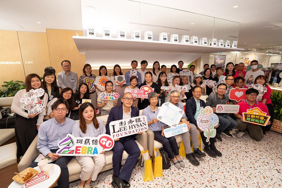 大埔浸信會社會服務處與香港教育大學特殊學習需要與融合教育研究所代表、嘉賓及學童,於「ZebraGo 斑馬線」流動體驗車研究數據發布會上合照,共同見證「流動專業訓練」模式在支援SEN學童上的顯著成效。