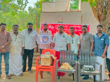 தஞ்சை தெற்கு மாவட்ட  விஜய் மக்கள் இயக்கம் சார்பில் 100 குழந்தைகளுக்கு முட்டை, பிரட், பால் வழங்கினர்.