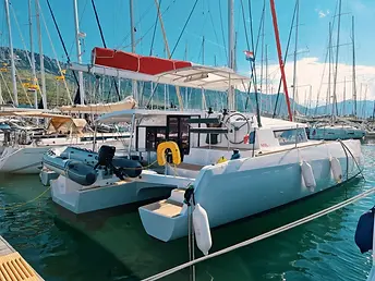 location catamaran 06 652ebc297439f-m.webp