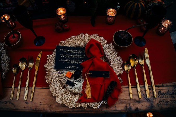 halloween theme place setting table decor, orange black and gold,