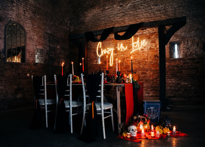 halloween dark romance theme table decor for wedding with black, gold and orange