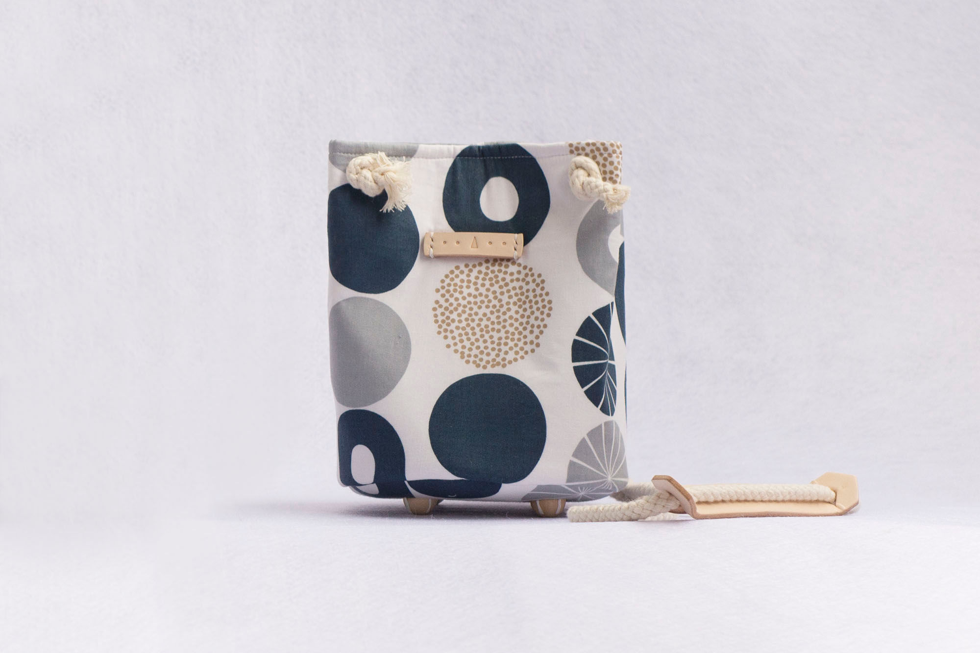 長洲 島中坊研 island workbench cheung chau 香港 Hong kong 皮 皮革 lather lady girl gift 女士 女朋友 禮物 日本布料 japan cotton 圓筒 袋 circle