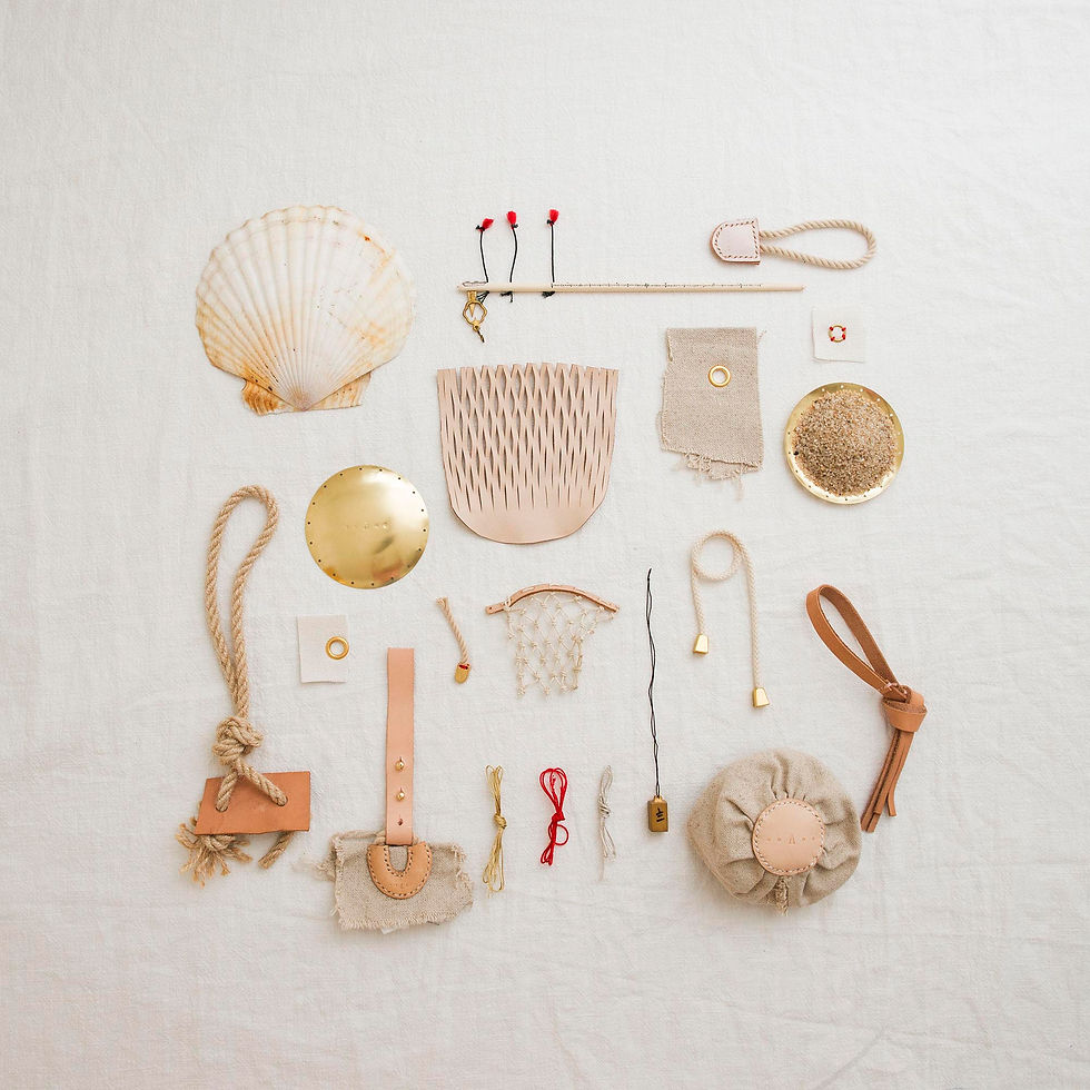 縮圖：貝殼牛皮手縫袋 細版（原色/光面黑色/ 啞面黑色/深啞啡色/光面焦糖色）