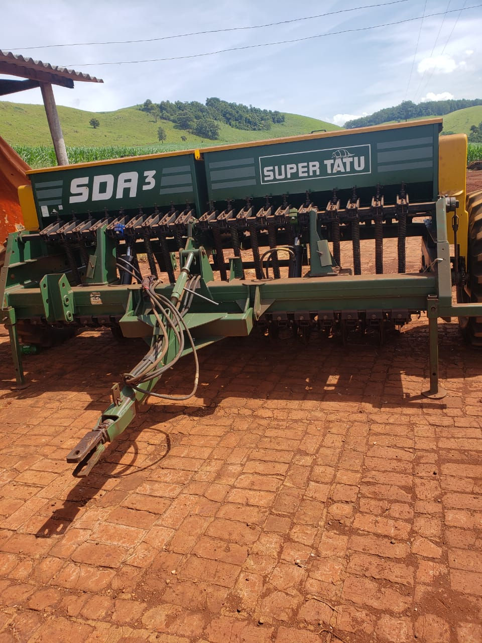 Semeadeira tatu 19 linhas articulada