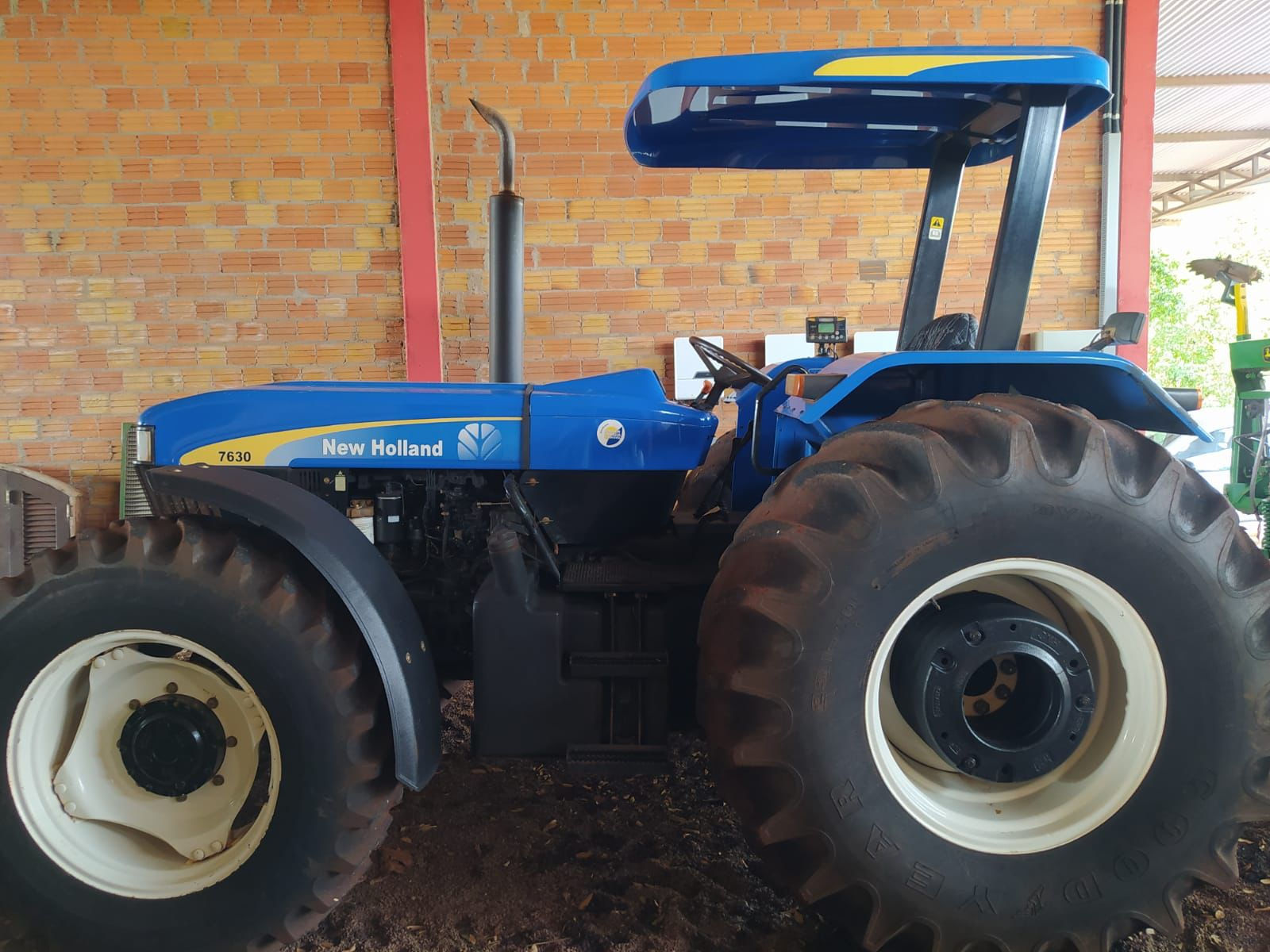 Trator New Holland 7630