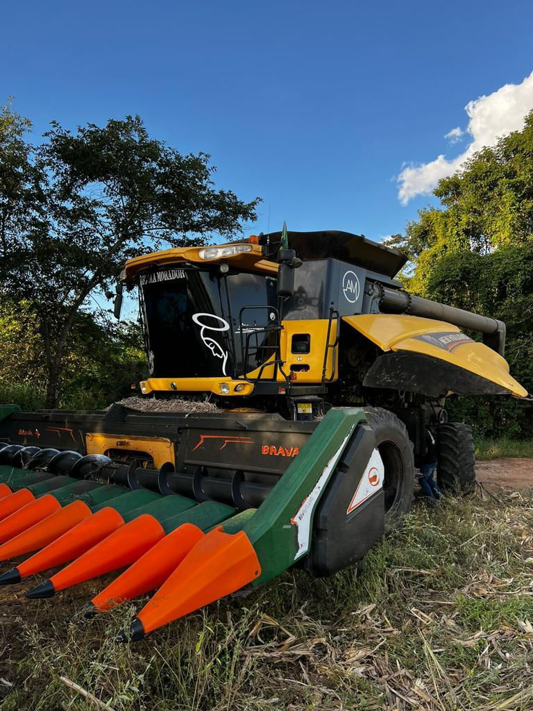 Colheitadeira New Holland 9060 Premium