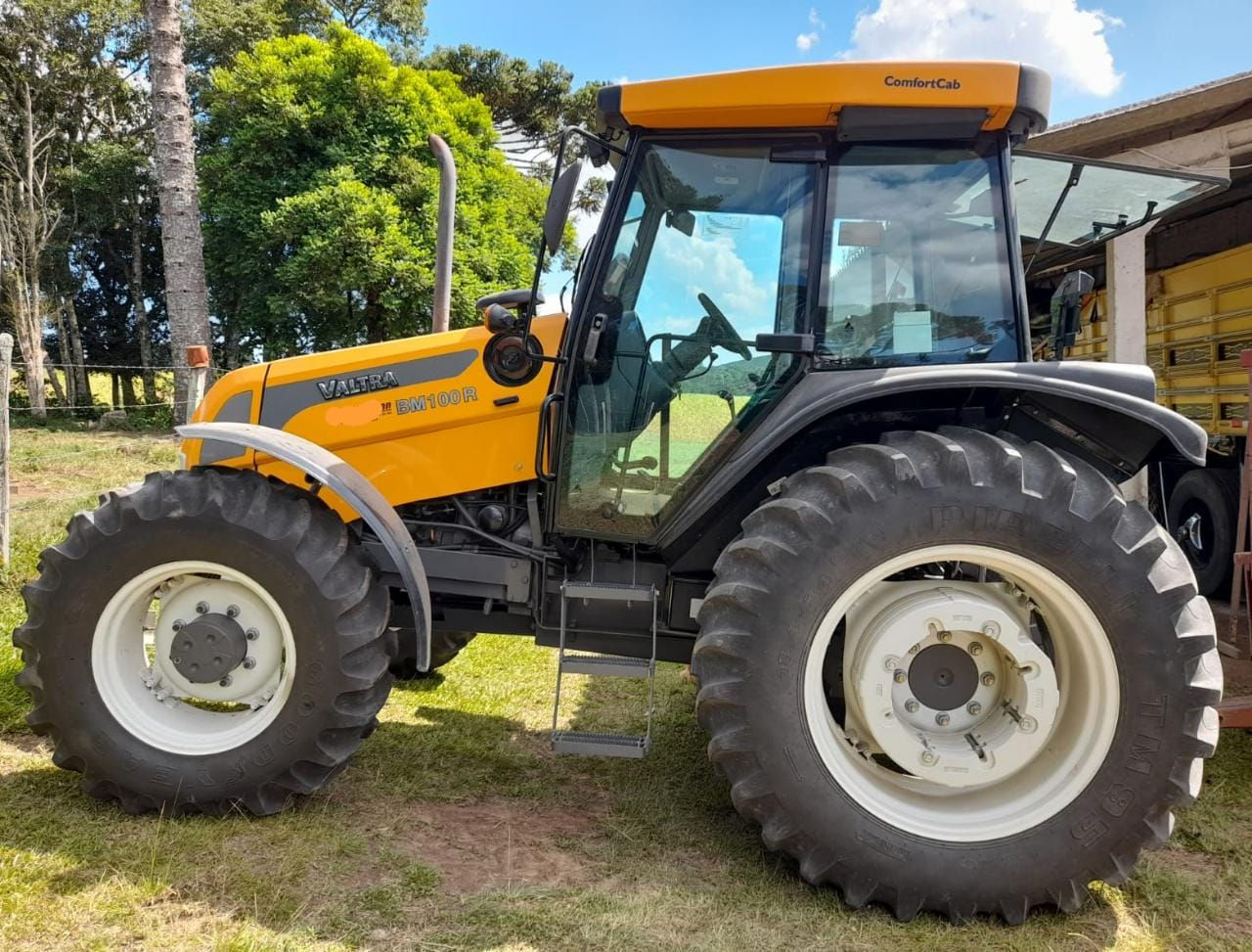 TRATOR VALTRA BM 100R