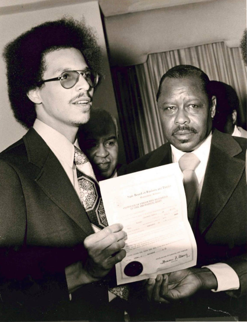 "Scottsboro Boy" Clarence Norris (right) receiving his full and unconditional pardon based upon his "innocence" from Attorney Donald V. Watkins (left) on November 29, 1976, in Montgomery, Aabama (USA).