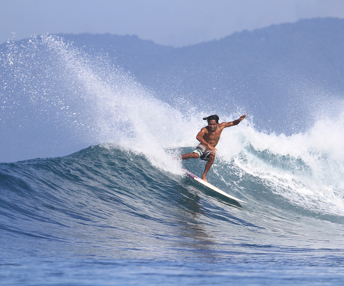 Surf guide catching waves