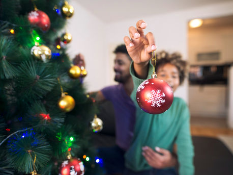 Festas de fim de ano: confira dicas de decoração de Natal para prevenção de incidentes elétricos