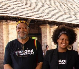 Ivam Galvão e a estudante do 4º semestre de Jornalismo, Jeniffer Oleca - Crédito: Daiany Oliveira