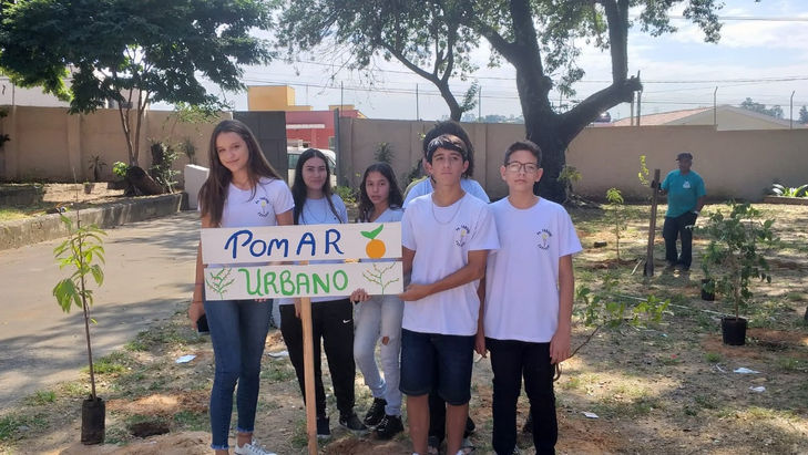 Diretoria de Meio Ambiente de Capivari (SP) cria pomar urbano em escola estadual