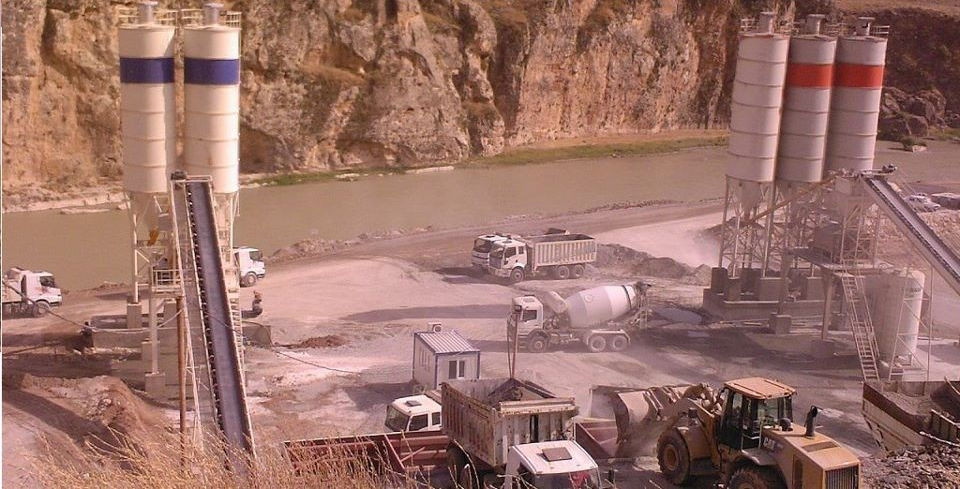 Concrete batching plants, mixers, cement silos, pumps, compressors and other types of equipment can always be purchased in CONMACH at affordable and favorable prices.
