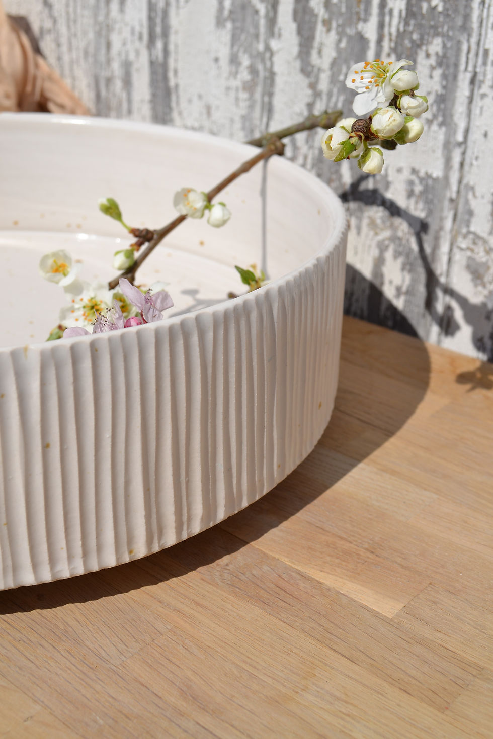 Thumbnail: Speckled white carved serving dish