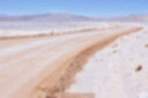 Reparación de caminos con bischofita.
