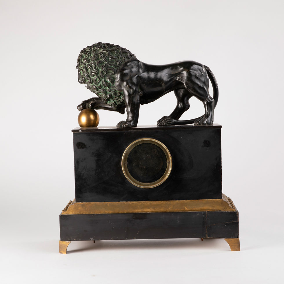 Thumbnail: Pendule au Lion des Médicis en marbre noir et bronze à patine brune et doré, XIX