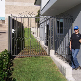 "Contemporary' laneway access gates.
(front-view.)