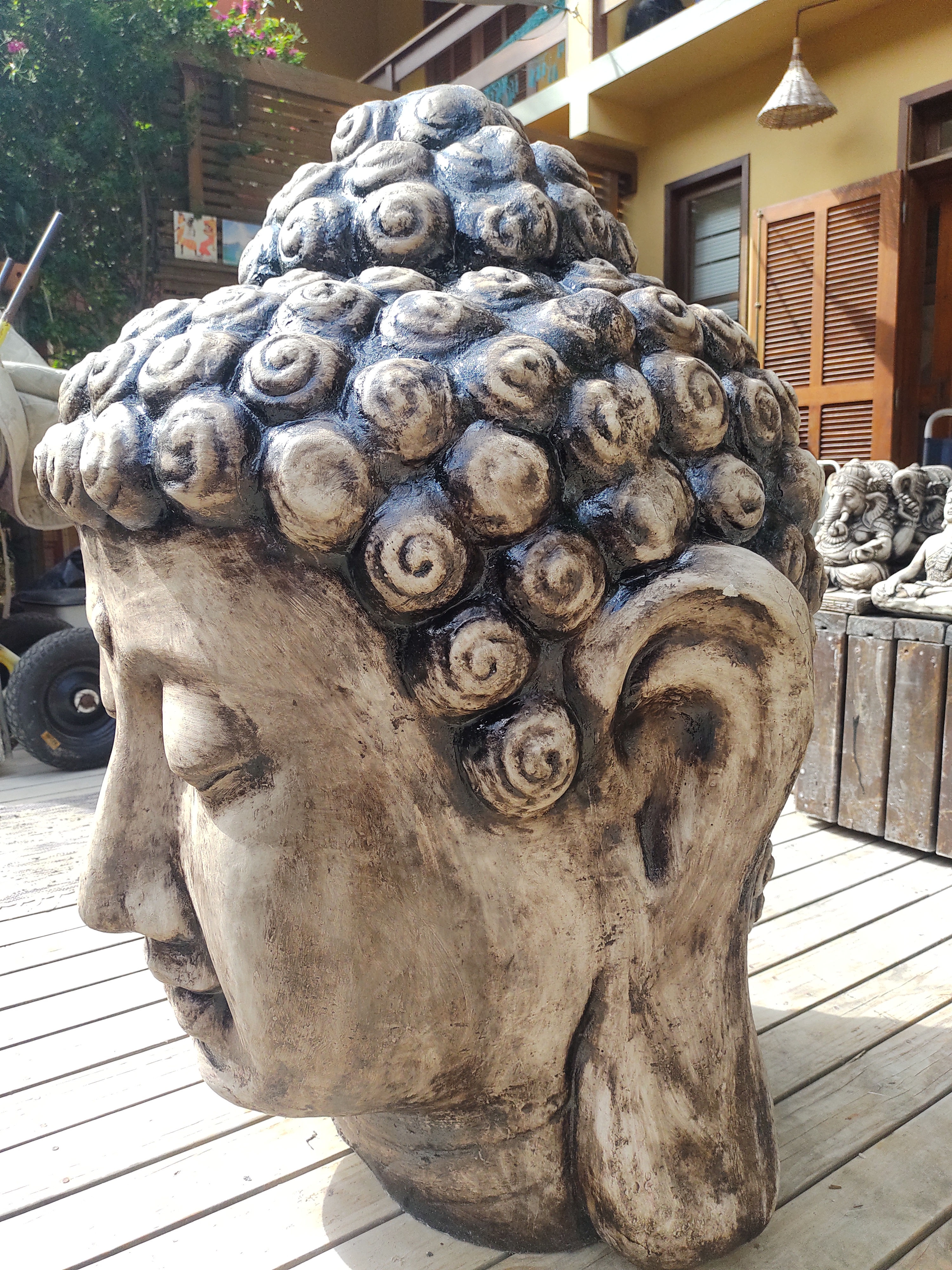 Cabeça de Buda G de 1,06 metro.