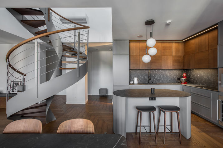 BLUISH - buto individualus interjeras. Virtuvė, laiptai. YCL studio